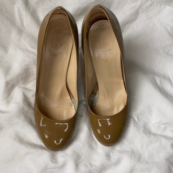 Kate Spade Tan Patent Pumps - Picture 1 of 4
